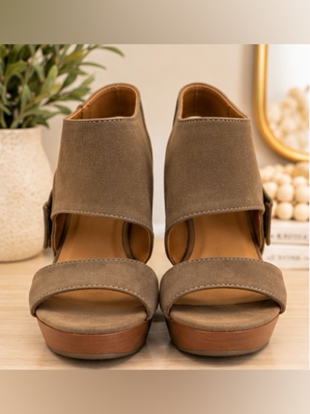 NEW Charlotte Russe Olive Faux Suede Platform Wedge Sandals Size 7